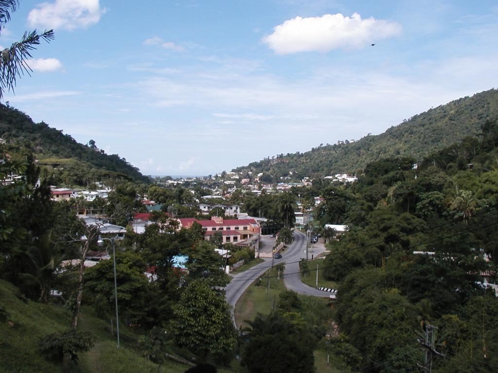 Monique'S Guest House Maraval Exterior foto